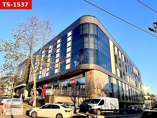 GÜRKAN GAYRİMENKUL MEŞALE İŞ MERKEZİNDE CADDE CEPHE EŞYALI OFİS